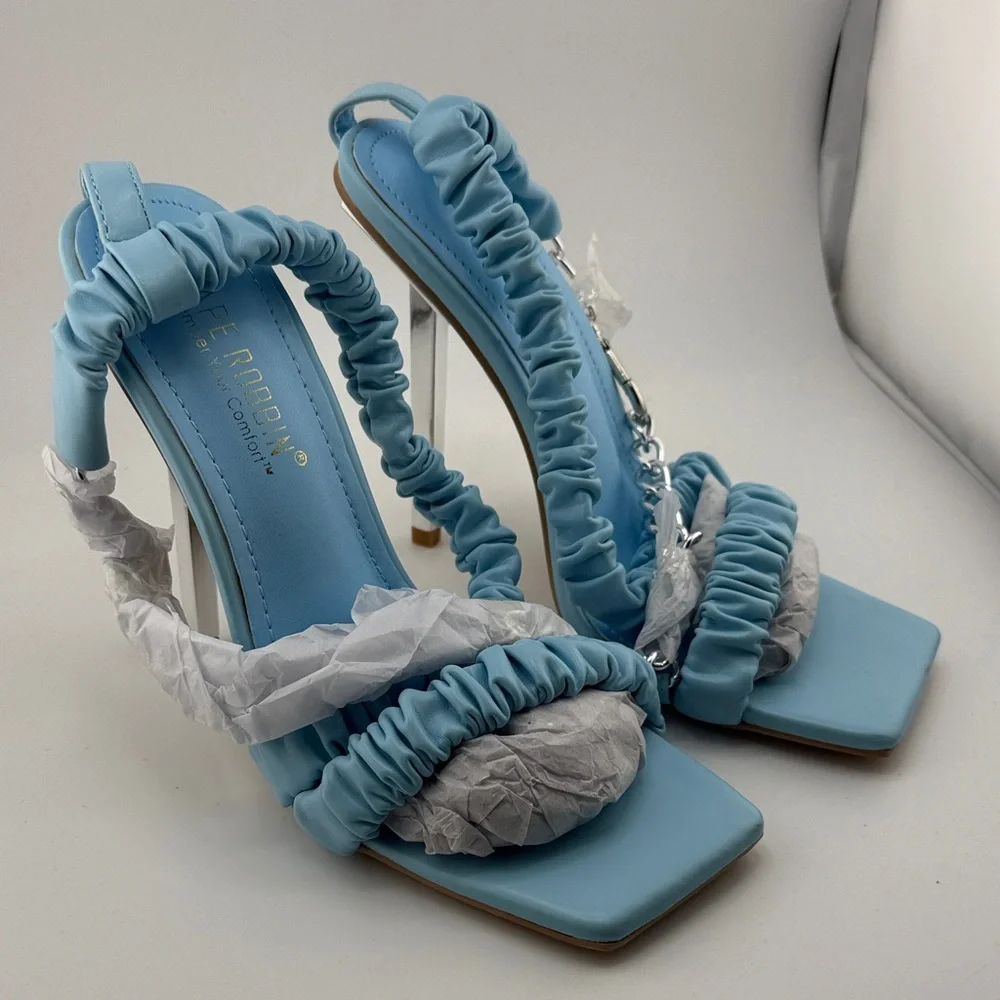 Cape Robbin Imogen Heel with Chain - Picture 4 of 6